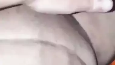 Tight ass desi housewife fingering and fucking