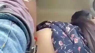 Girl seduces her lover in car and enjoys desi outdoor sex
