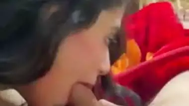 Naked girl shows her pussy in the Indian sex video – Part 1