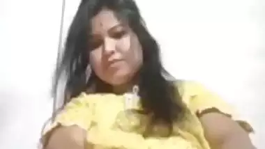 Boudi lifting nighty naked pussy pics and videos