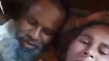 Uncle sucking wife boobs in viral selfie sex clip