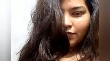 Seductive Indian girl topless big boobs showing selfie