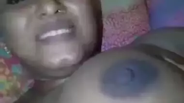 Sexy Desi Girl Showing Boobs With Clear Talk
